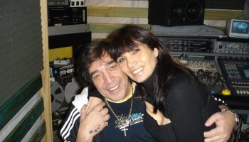 María Jose Demare con Cacho Castaña en estudio de grabación, grabando Para decir adios.